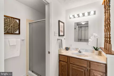 Bath - 2 Ramsgate Ct, Halethorpe, MD 21227 photo 1 of 3