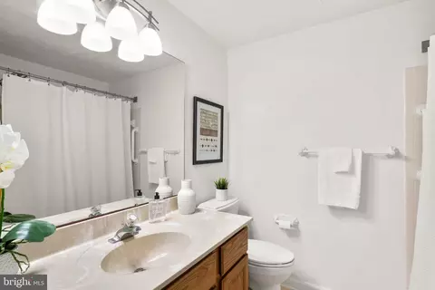Bath - 2 Ramsgate Ct, Halethorpe, MD 21227 photo 2 of 3