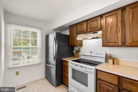 Kitchen - 2 Ramsgate Ct, Halethorpe, MD 21227 photo 3 of 3