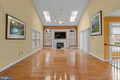 Living - 56 Bellchase Ct, Pikesville, MD 21208 photo 3 of 8