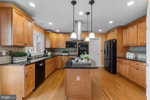 Kitchen - 56 Bellchase Ct, Pikesville, MD 21208 photo 4 of 6