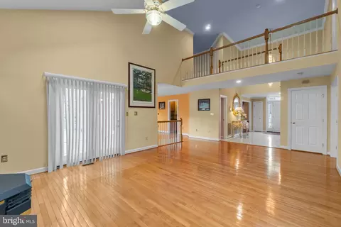 Living - 56 Bellchase Ct, Pikesville, MD 21208 photo 5 of 8