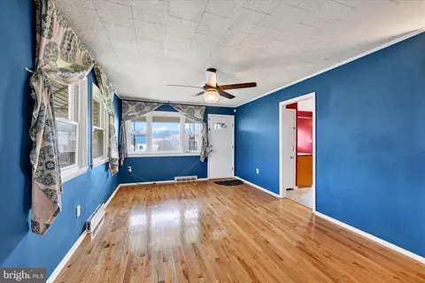 Living - 563 Compass Rd, Middle River, MD 21220 photo 1 of 3