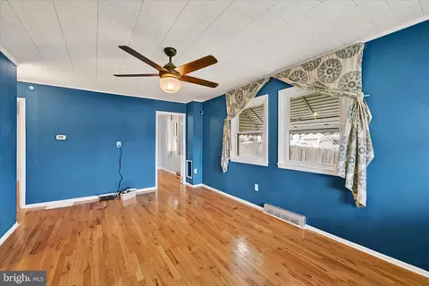 Living - 563 Compass Rd, Middle River, MD 21220 photo 2 of 3