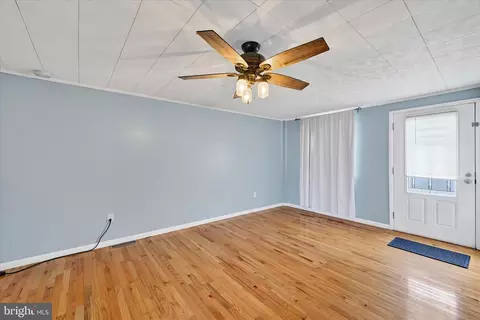 Living - 563 Compass Rd, Middle River, MD 21220 photo 3 of 3