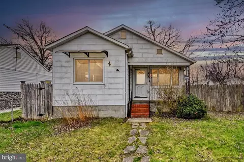 563 Compass Rd, Middle River, MD 21220