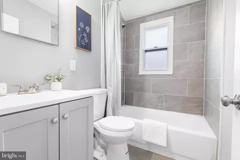 Bath - 7920 Lynch Rd, Dundalk, MD 21222 photo 1 of 1