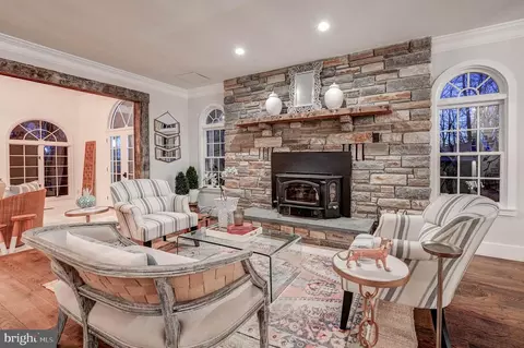 Living - 27 Thomas Shilling Ct, Upperco, MD 21155 photo 2 of 3