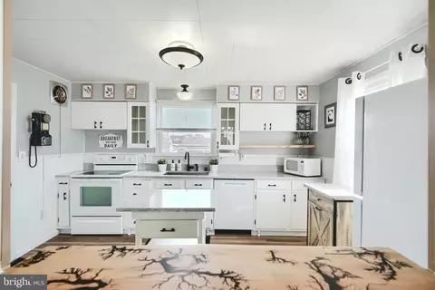 Kitchen - 209 Middle River Rd, Middle River, MD 21220 photo 2 of 3