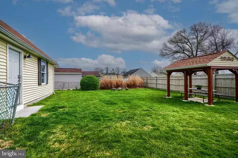 Exterior - 209 Middle River Rd, Middle River, MD 21220 photo 3 of 4
