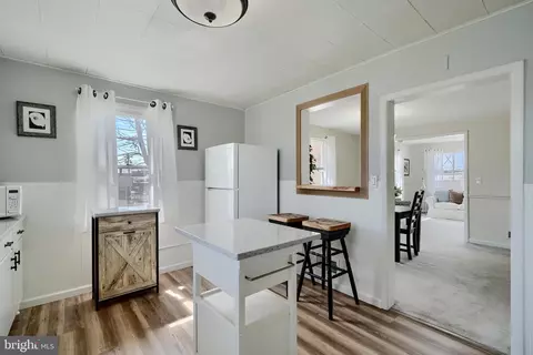 Entry Way - 209 Middle River Rd, Middle River, MD 21220 photo 2 of 3
