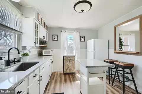 Kitchen - 209 Middle River Rd, Middle River, MD 21220 photo 3 of 3