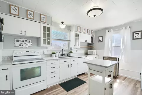Kitchen - 209 Middle River Rd, Middle River, MD 21220 photo 1 of 3