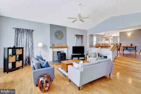 303 Oak Lane Ct, Towson, MD 21286