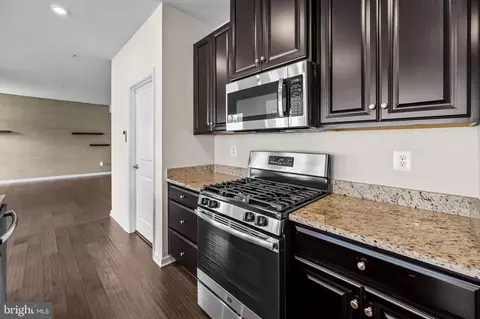 906 Oakfields Ct, Middle River, MD 21220 photo 9