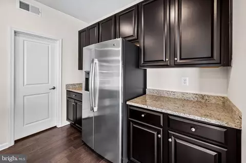 906 Oakfields Ct, Middle River, MD 21220 photo 8