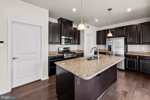 906 Oakfields Ct, Middle River, MD 21220 photo 7