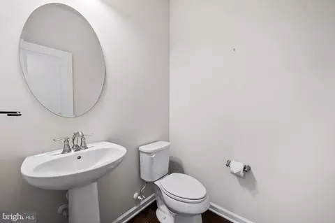 906 Oakfields Ct, Middle River, MD 21220 photo 18