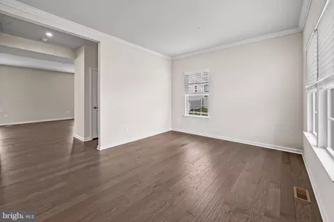 906 Oakfields Ct, Middle River, MD 21220 photo 5