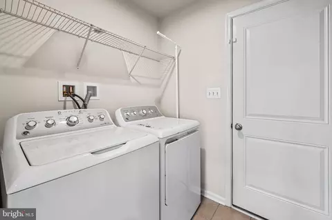 906 Oakfields Ct, Middle River, MD 21220 photo 23