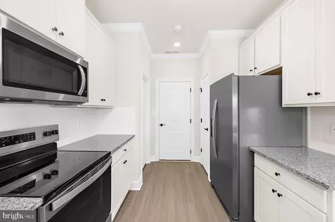 Entry Way - 5211 Mccormick Ave, Baltimore, MD 21206 photo 5 of 6