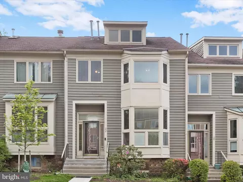 22 Chasemount Ct, Baltimore, MD 21209