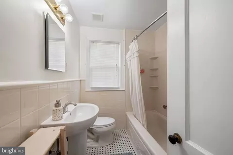 Bath - 1208 Overbrook Rd, Idlewylde, MD 21239 photo 1 of 2