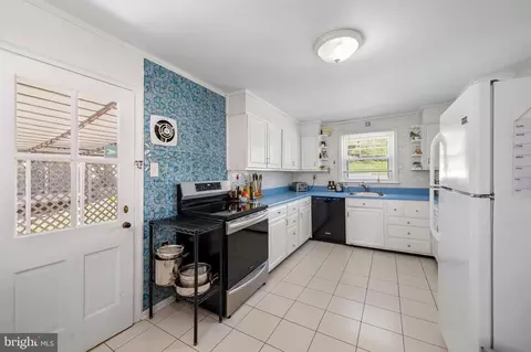 Kitchen - 1208 Overbrook Rd, Idlewylde, MD 21239 photo 2 of 5