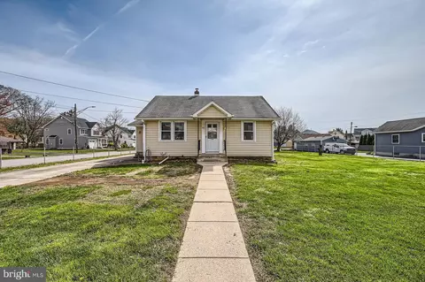 411 N Woodward Dr, Essex, MD 21221
