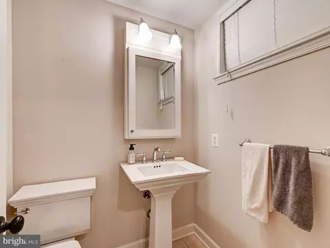 51 Taverngreen Ct, Baltimore, MD 21209 photo 16