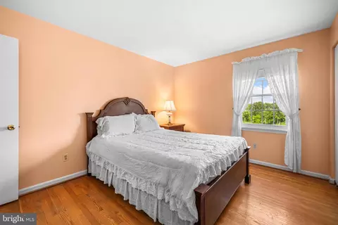 Bedroom - 2316 Ridge Rd, Windsor Mill, MD 21244 photo 3 of 7