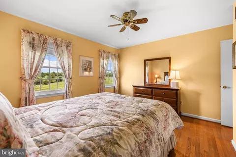 Bedroom - 2316 Ridge Rd, Windsor Mill, MD 21244 photo 6 of 7