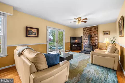 Living - 2316 Ridge Rd, Windsor Mill, MD 21244 photo 1 of 2