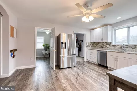 Entry Way - 7310 Betz Ave, Sparrows Point, MD 21219 photo 2 of 2