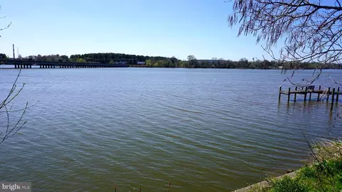 12 Wagners Ln, Essex, MD 21221