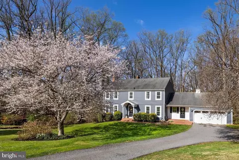 8 Holly Berry Ct, Glen Arm, MD 21057