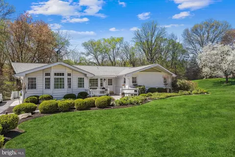 8206 Nina Ct, Pikesville, MD 21208