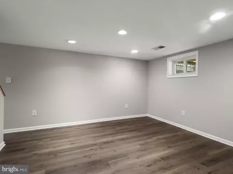 Living - 1026 Circle Dr, Halethorpe, MD 21227 photo 6 of 7