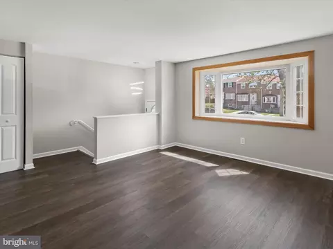 Living - 1026 Circle Dr, Halethorpe, MD 21227 photo 4 of 7
