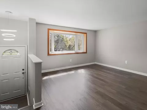 Living - 1026 Circle Dr, Halethorpe, MD 21227 photo 2 of 7