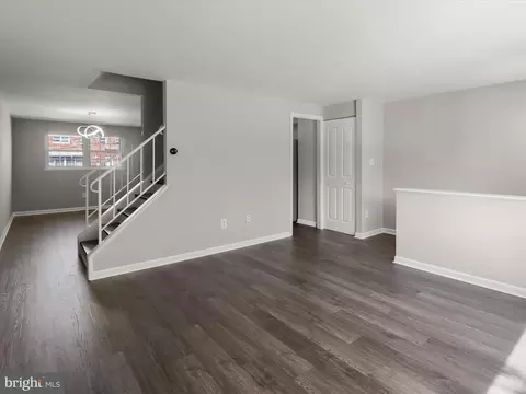 Living - 1026 Circle Dr, Halethorpe, MD 21227 photo 5 of 7