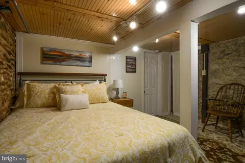 Bedroom - 18350 Falls Rd, Hampstead, MD 21074 photo 1 of 10