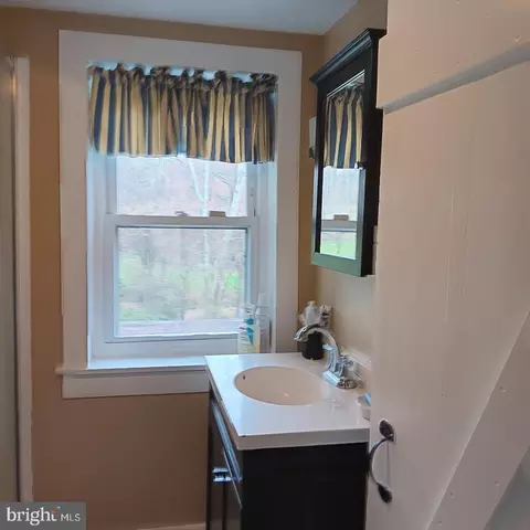 Bath - 18350 Falls Rd, Hampstead, MD 21074 photo 4 of 4