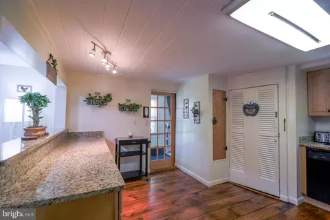Entry Way - 18350 Falls Rd, Hampstead, MD 21074 photo 2 of 7