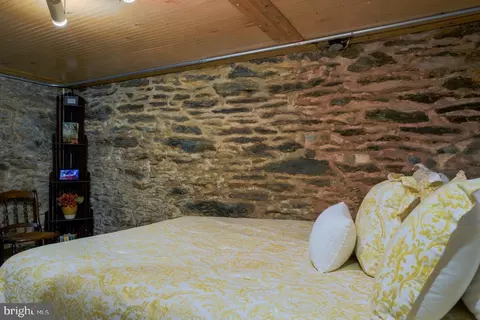 Bedroom - 18350 Falls Rd, Hampstead, MD 21074 photo 2 of 10