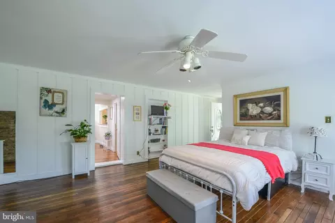 Bedroom - 18350 Falls Rd, Hampstead, MD 21074 photo 4 of 10