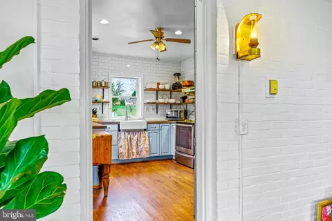 Entry Way - 15016 Hanover Pike, Upperco, MD 21155 photo 1 of 1