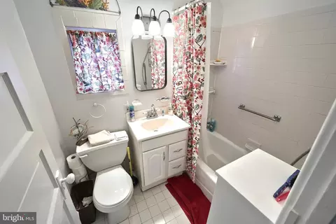 Bath - 615 Dunkirk Rd, Baltimore, MD 21212 photo 1 of 4