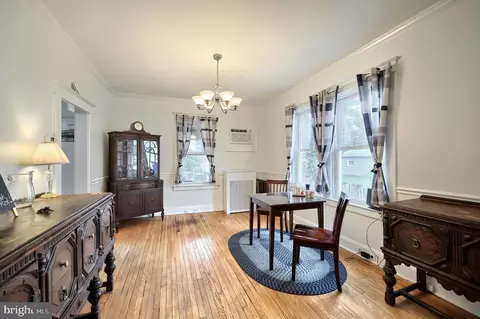 Dining - 615 Dunkirk Rd, Baltimore, MD 21212 photo 1 of 2