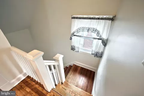 Entry Way - 615 Dunkirk Rd, Baltimore, MD 21212 photo 2 of 3